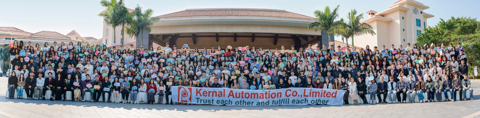 editor1766997829435218.jpg 大合照 压缩上传.jpg